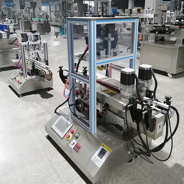 Automatic bottle capping machine4